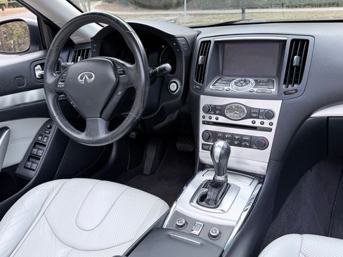 Used 2012 INFINITI G37 Convertible image 24
