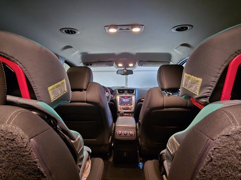 Used 2014 GMC Acadia SLE image 20