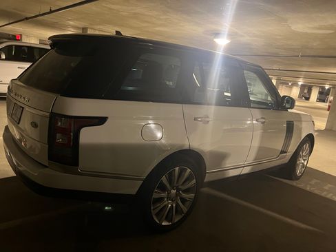 Used 2016 Land Rover Range Rover HSE image 13