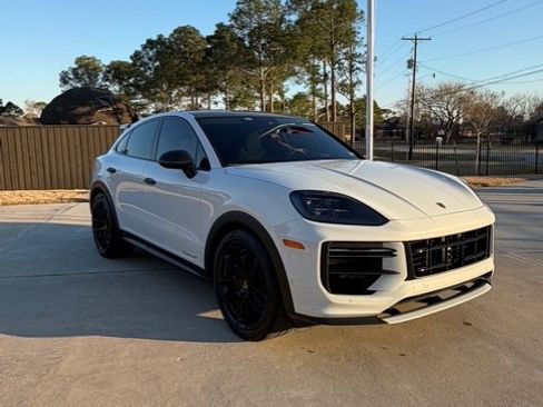 Used 2024 Porsche Cayenne Turbo GT image 5