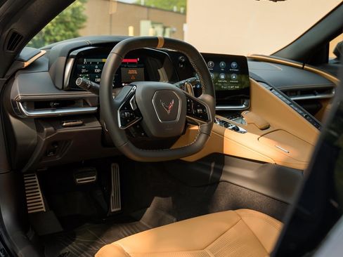 Used 2023 Chevrolet Corvette Stingray Preferred Cpe w/ Z51 Performance Package image 5