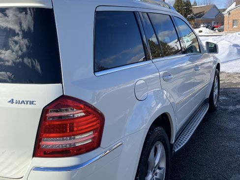 Used 2011 Mercedes-Benz GL 450 4MATIC image 2