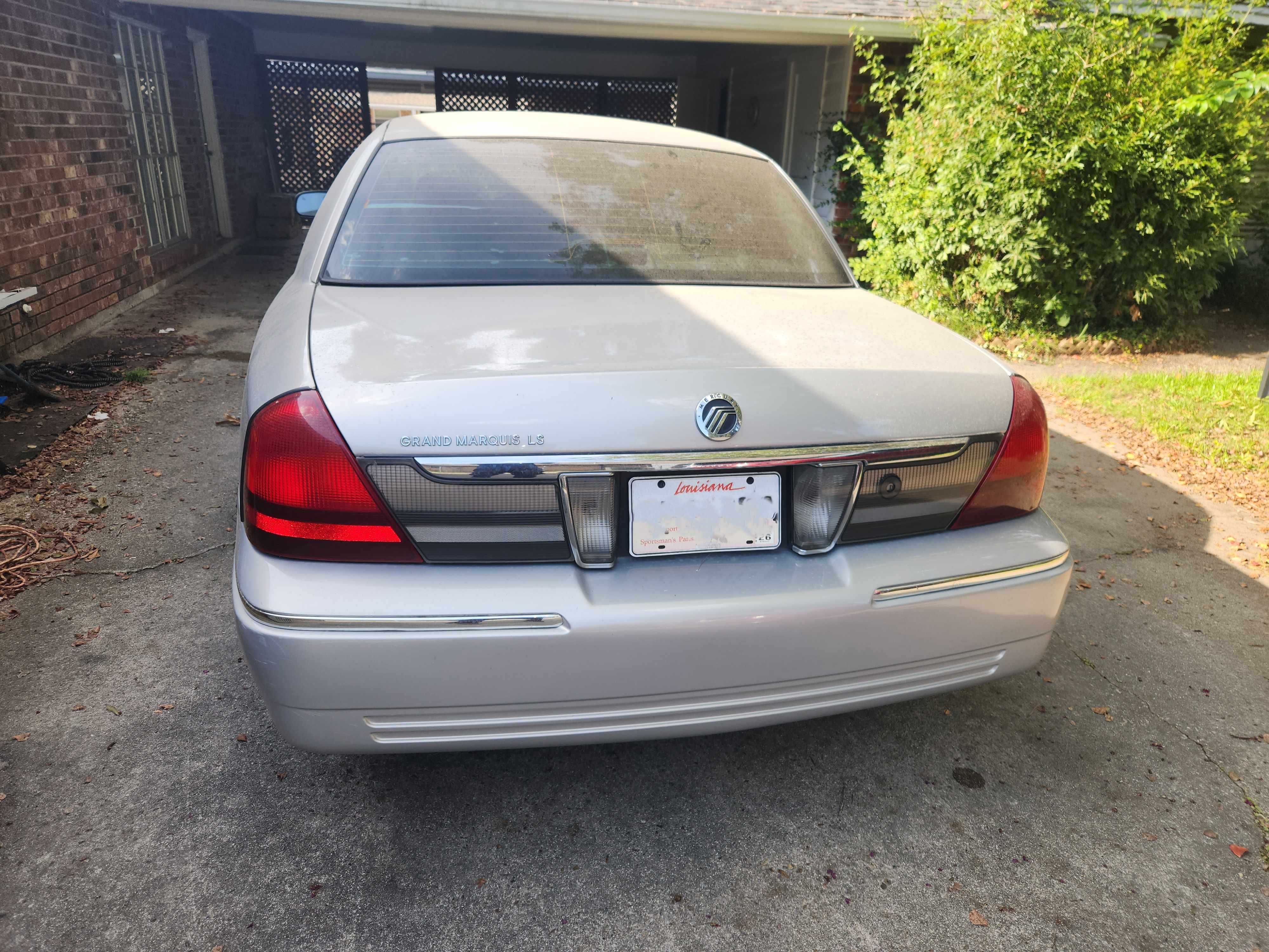 Used 2010 Mercury Grand Marquis LS RWD image 4
