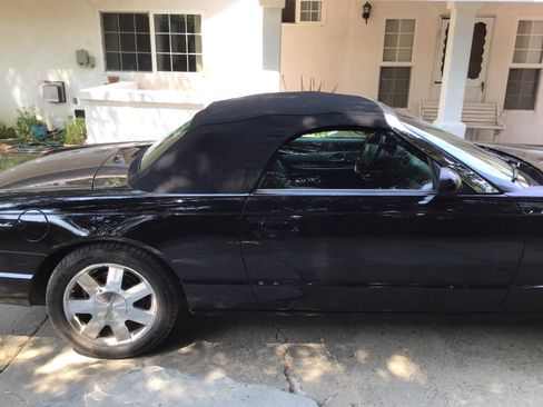 Used 2002 Ford Thunderbird image 13