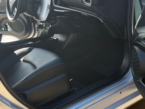 Used 2021 Toyota Prius Prime Limited w/ Carpet Mat Package (TMS) image 9