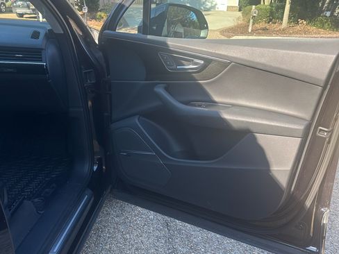 Used 2018 Audi Q7 3.0T Premium Plus w/ Premium Plus Package image 24