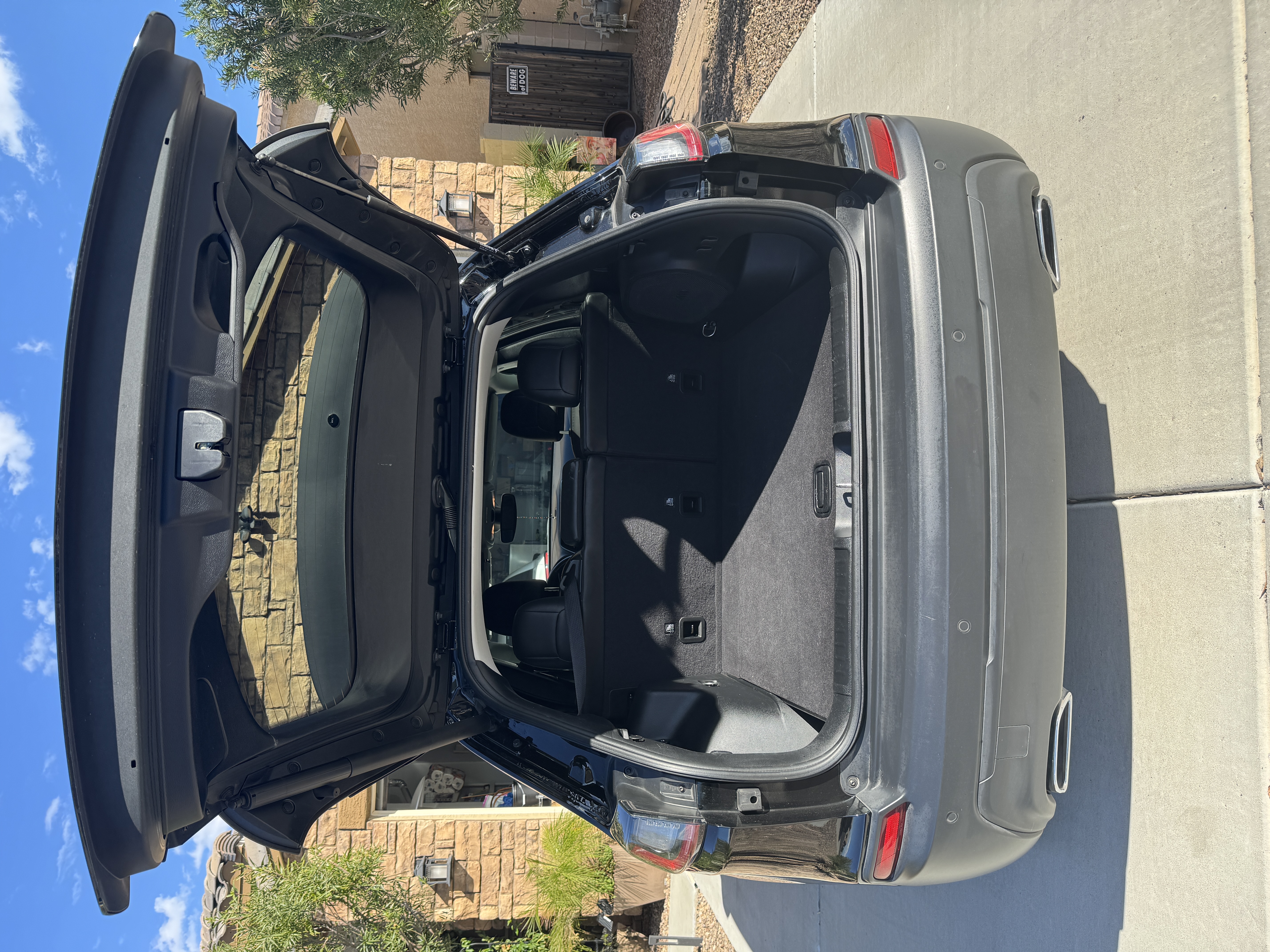 Used 2020 Jeep Cherokee Latitude Plus AWD/4WD image 4