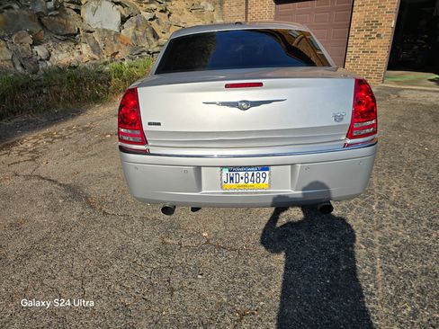 Used 2009 Chrysler 300 C w/ Luxury Group II image 12