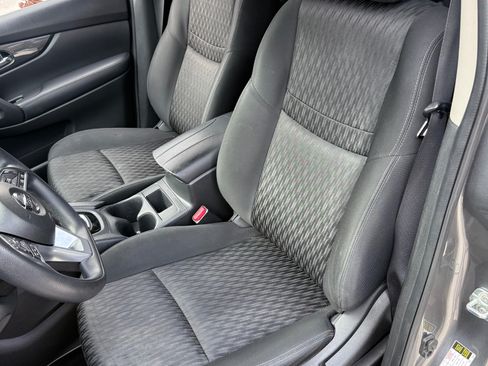 Used 2018 Nissan Rogue S image 9