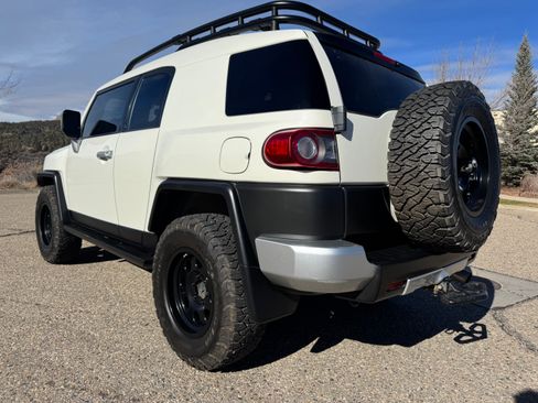 Used 2012 Toyota FJ Cruiser 4WD image 8