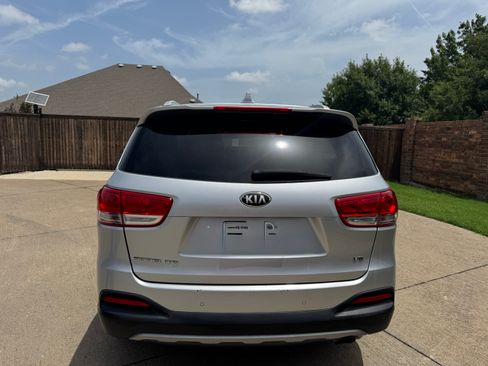 Used 2016 Kia Sorento EX FWD image 4