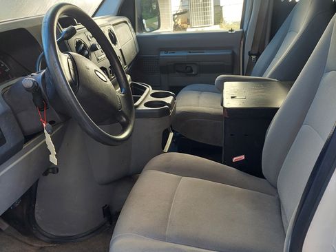 Used 2011 Ford E-150 and Econoline 150 w/ PWR Group image 2