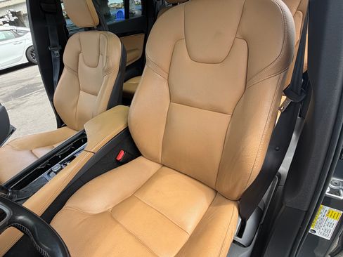 Used 2018 Volvo XC90 T6 Momentum w/ Convenience Package AWD/4WD image 10