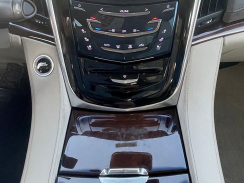 Used 2016 Cadillac Escalade Premium image 17