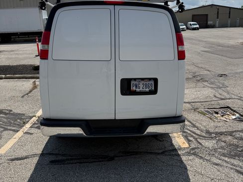 Used 2018 Chevrolet Express 2500 w/ Driver Convenience Package RWD image 11