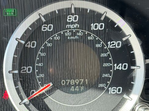 Used 2010 Acura TSX Sedan image 2