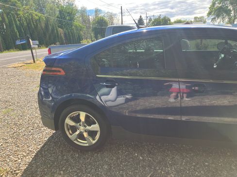 Used 2013 Chevrolet Volt Premium w/ Premium Trim Package FWD image 14