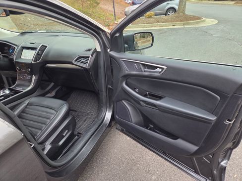 Used 2019 Ford Edge SEL w/ Equipment Group 201A image 24
