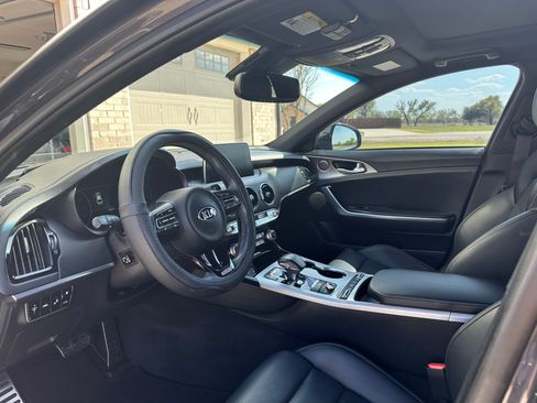 Used 2019 Kia Stinger GT2 image 9