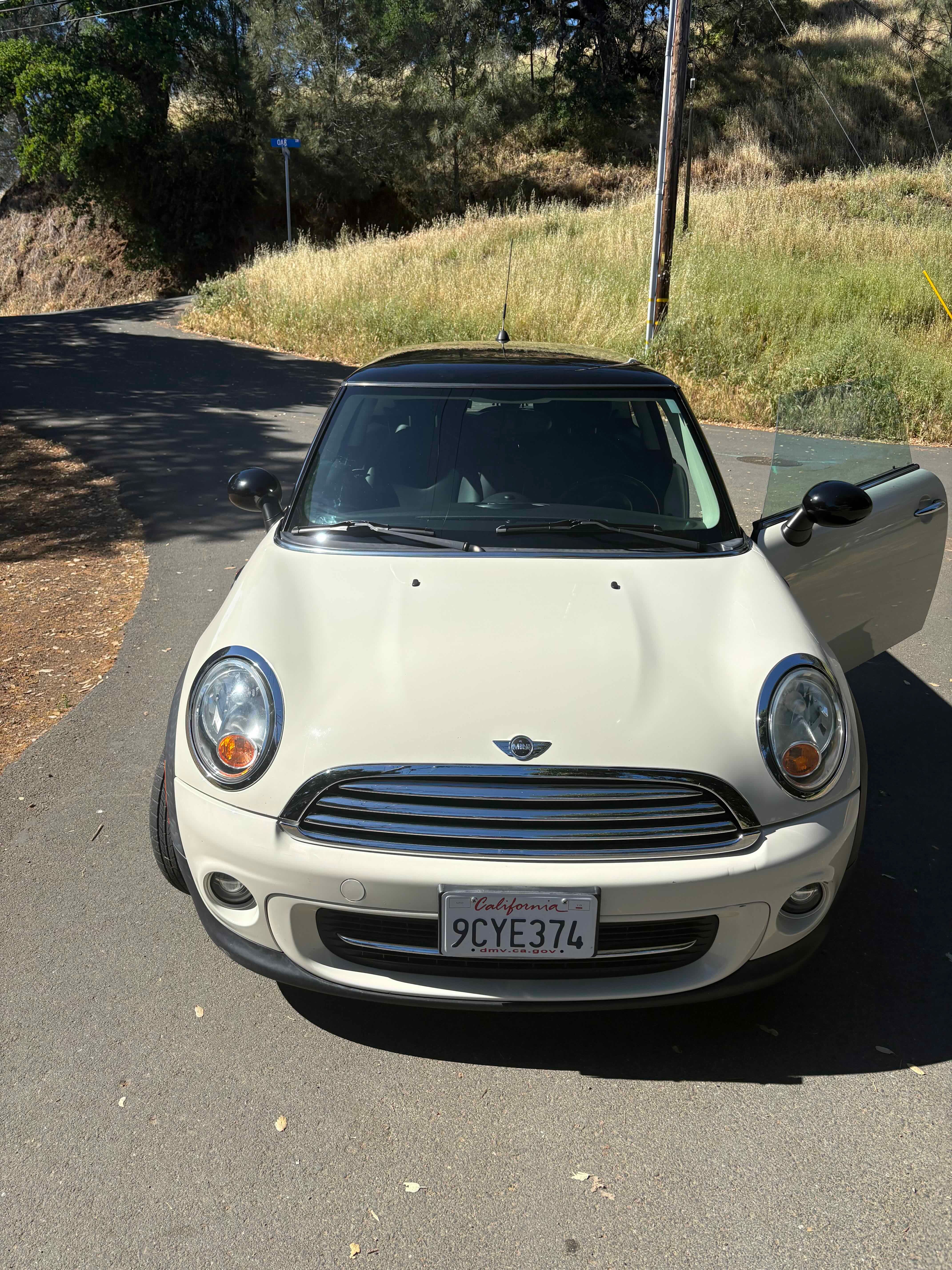 Used 2012 MINI Cooper Hardtop FWD image 1