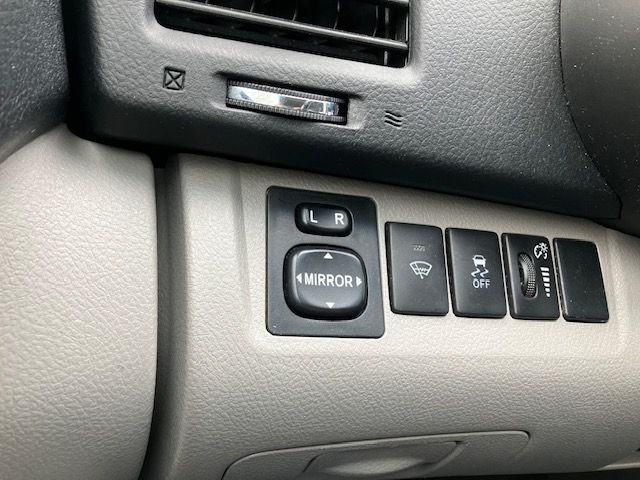 Used 2013 Toyota Highlander 4WD w/ Cold Weather Pkg image 17