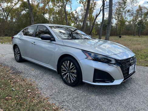 Used 2024 Nissan Altima 2.5 S image 10