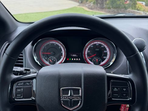 Used 2014 Dodge Grand Caravan SE image 2