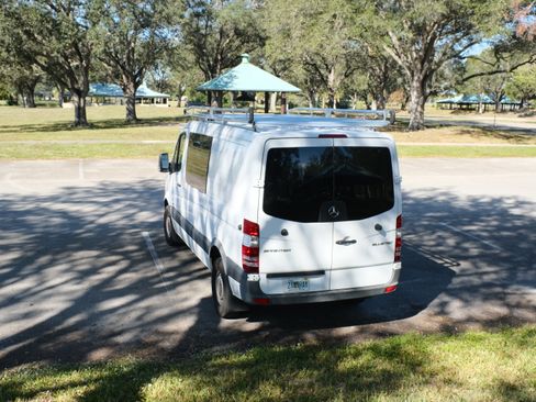 Used 2016 Mercedes-Benz Sprinter 2500 image 13