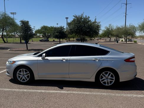 Used 2016 Ford Fusion SE FWD image 9
