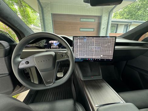 Used 2023 Tesla Model X image 14