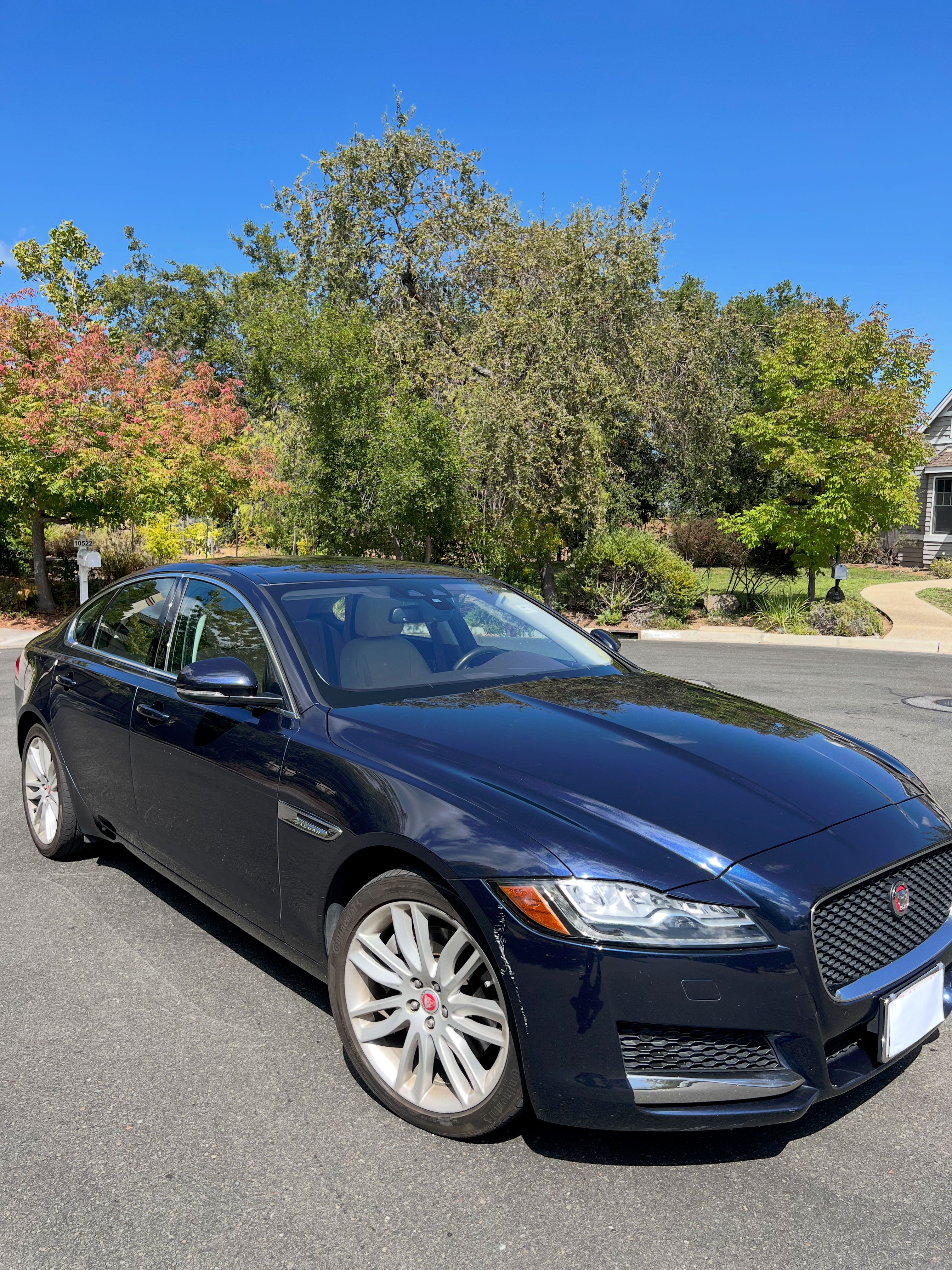 Used 2017 Jaguar XF Prestige AWD/4WD image 6