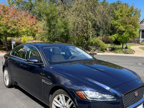 Used 2017 Jaguar XF Prestige AWD/4WD image 6