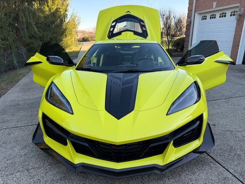 Used 2023 Chevrolet Corvette Z06 w/ Z07 Performance Package image 29