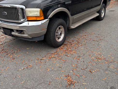 Used 2000 Ford Excursion Limited image 2