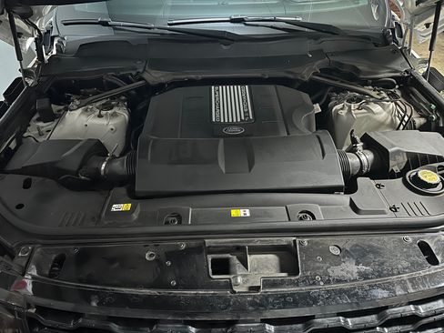 Used 2019 Land Rover Range Rover HSE image 17