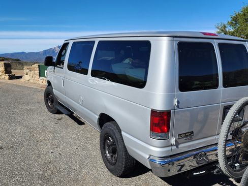 Used 2011 Ford E-350 and Econoline 350 XLT image 4
