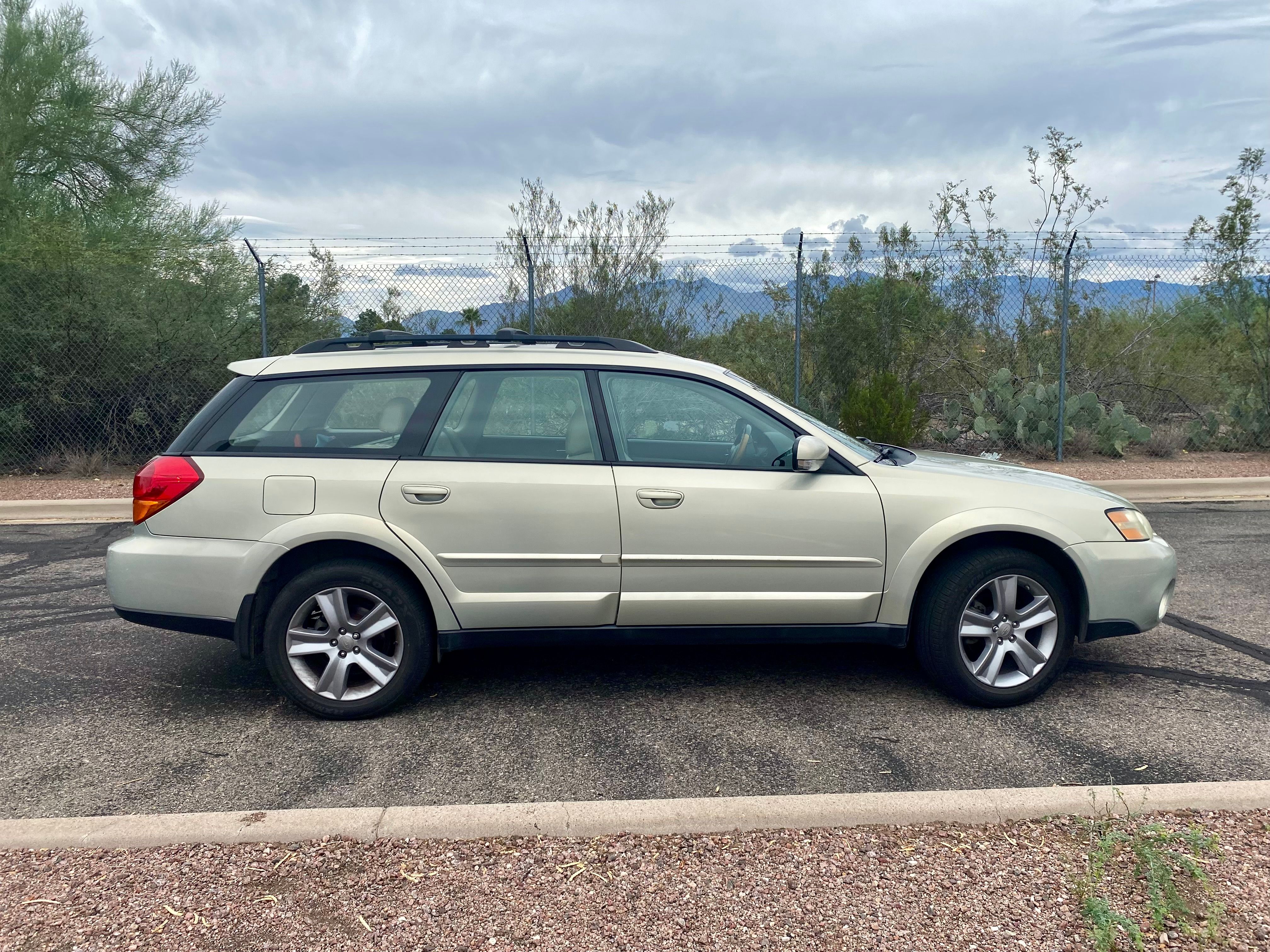 Used 2006 Subaru Outback 3.0R L.L. Bean AWD/4WD image 2