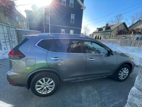 Used 2018 Nissan Rogue SV w/ Premium Package image 5