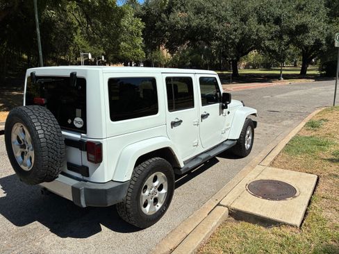 Used 2013 Jeep Wrangler Unlimited Sahara w/ Connectivity Group AWD/4WD image 6