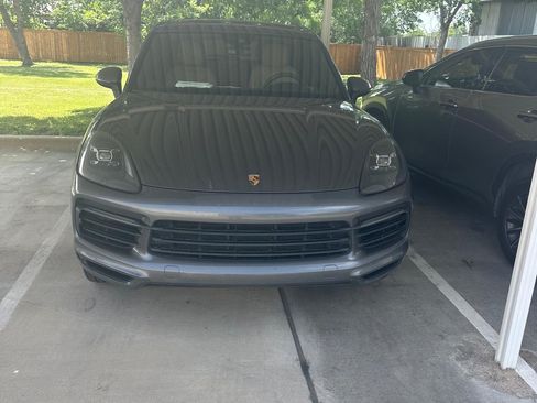Used 2020 Porsche Cayenne AWD/4WD image 1