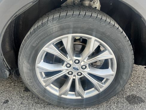 Used 2020 Ford Explorer XLT w/ Equipment Group 202A image 9