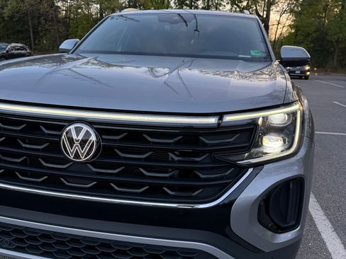 Used 2024 Volkswagen Atlas Cross Sport SE image 13