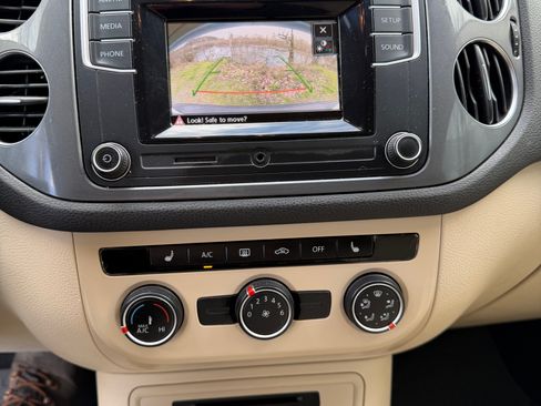 Used 2016 Volkswagen Tiguan S image 13