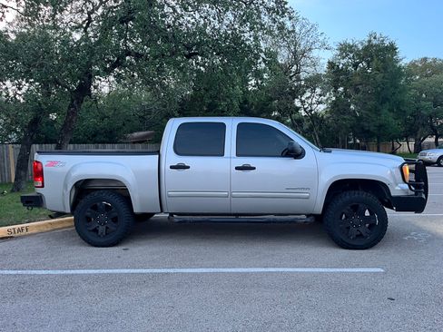 Used 2010 GMC Sierra 1500 SLE w/ Power Pack Plus AWD/4WD image 8