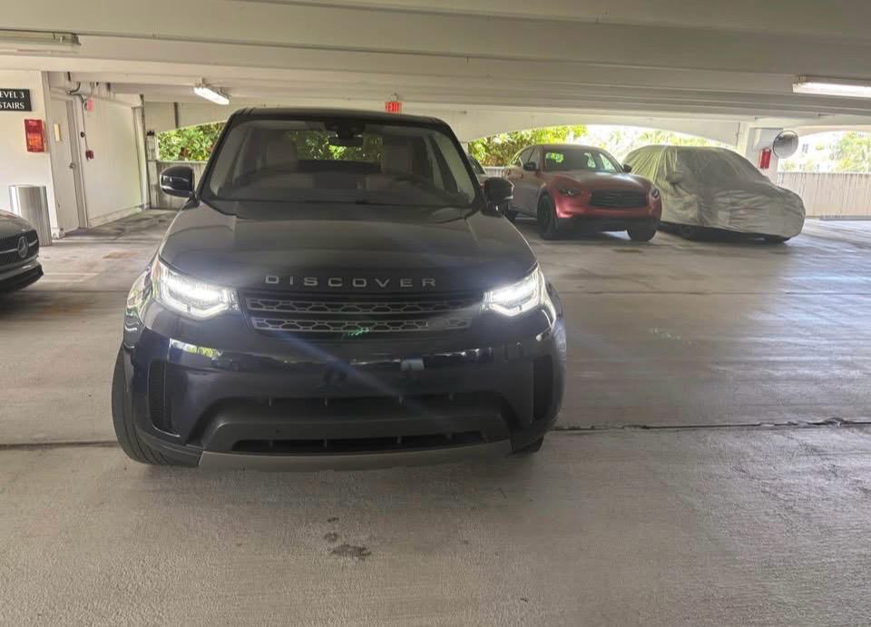 Used 2020 Land Rover Discovery SE AWD/4WD image 5