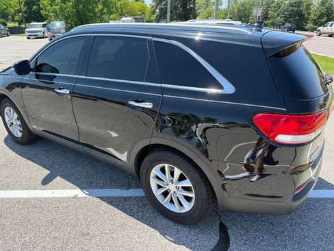 Used 2016 Kia Sorento AWD w/ LX Convenience Package image 4