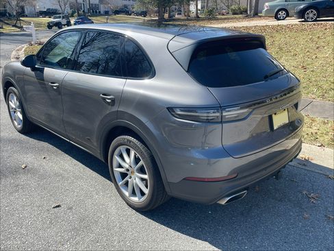 Used 2019 Porsche Cayenne Sport Utility 4D image 9