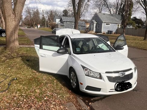 Used 2014 Chevrolet Cruze LS image 12