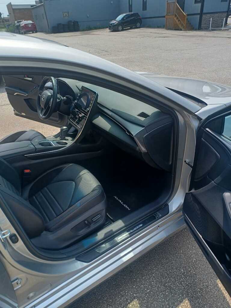 Used 2021 Toyota Avalon XSE w/ Carpet Mat Package (TMS) FWD image 8