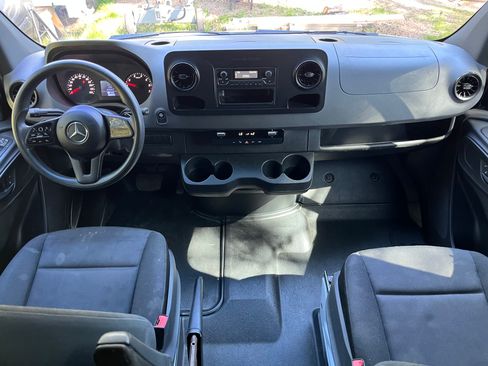 Used 2022 Mercedes-Benz Sprinter 2500 image 23